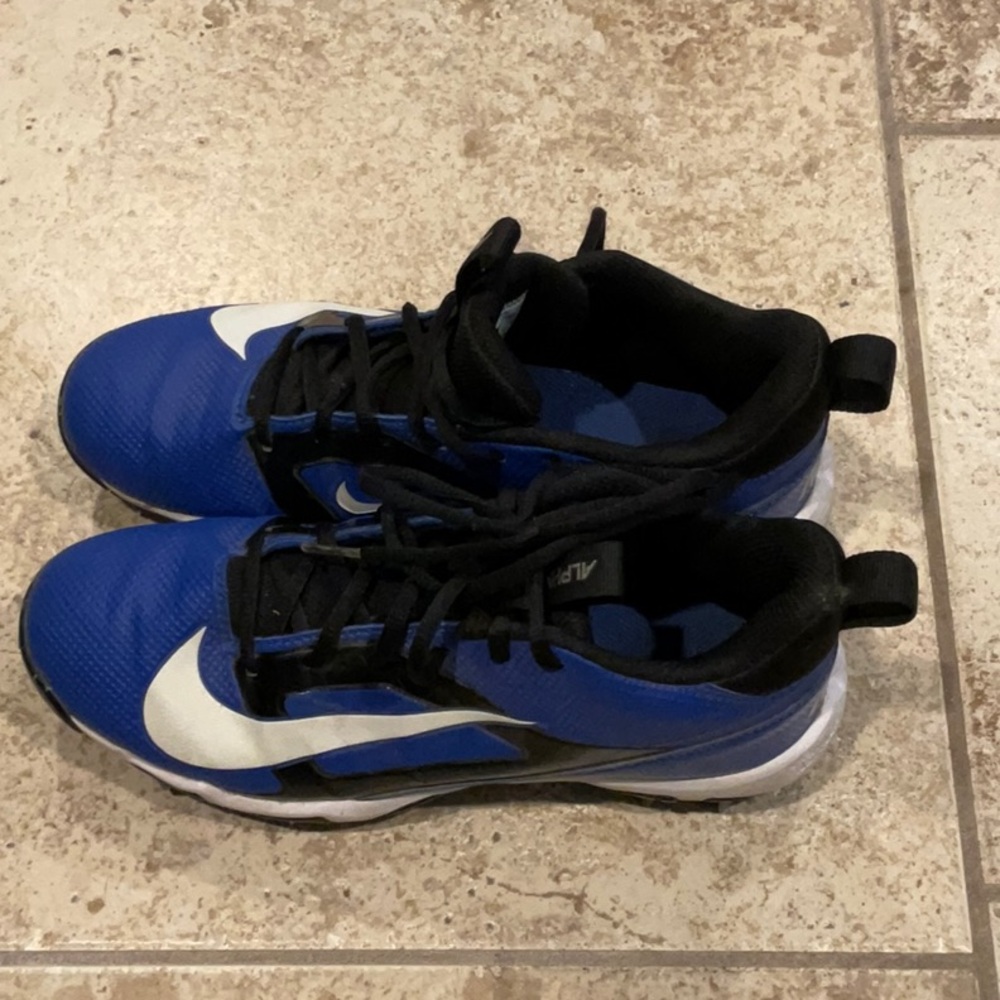Kids Nike Football Cleats, Size 6.